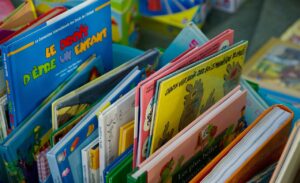 Immagine di un voucher per il bonus libri scolastici, con dettagli su come richiederlo per famiglie in difficoltà.