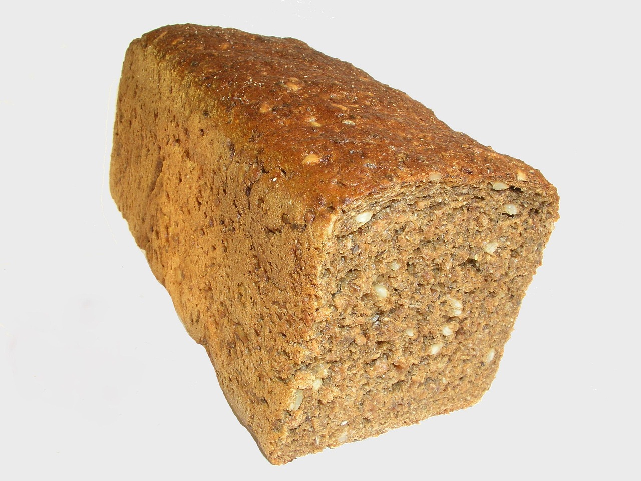 Etichetta di pane integrale con ingredienti naturali e informazioni nutrizionali dettagliate.